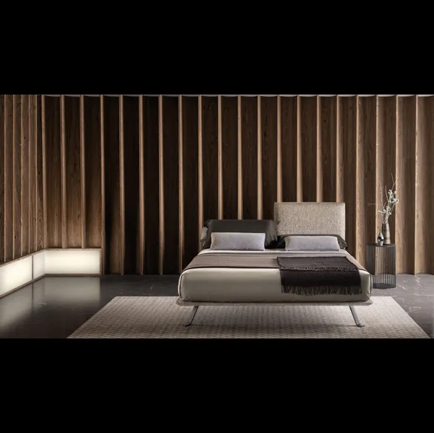 Letto in tessuto imbottito con testiera regolabile Just di Bside