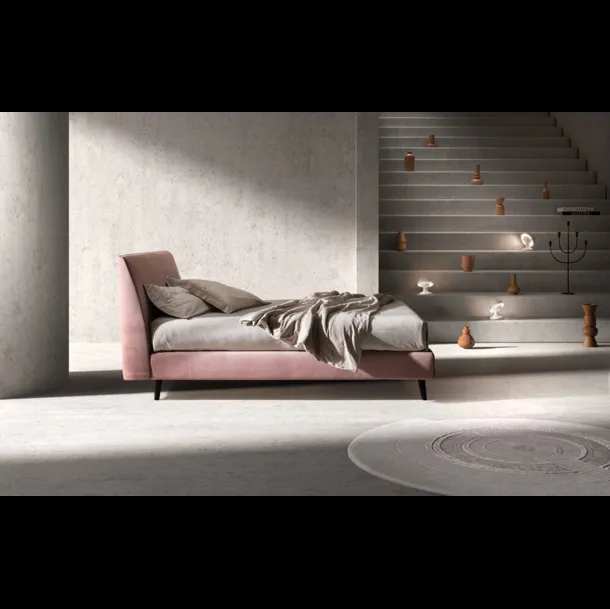 Letto con struttura in legno completamente imbottita e rivestita in tessuto Time di Bside