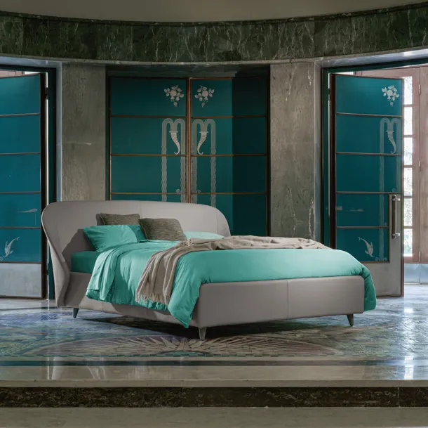 Letto Origami in pelle con testiera avvolgente di Dorelan Letti