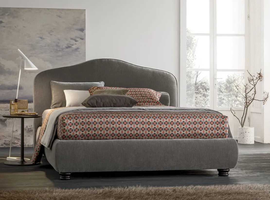 Letto in tessuto con testiera sagomata Althea di V&Nice