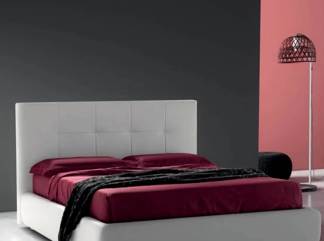 Letto in tessuto trapuntato con testiera Essential di Bside