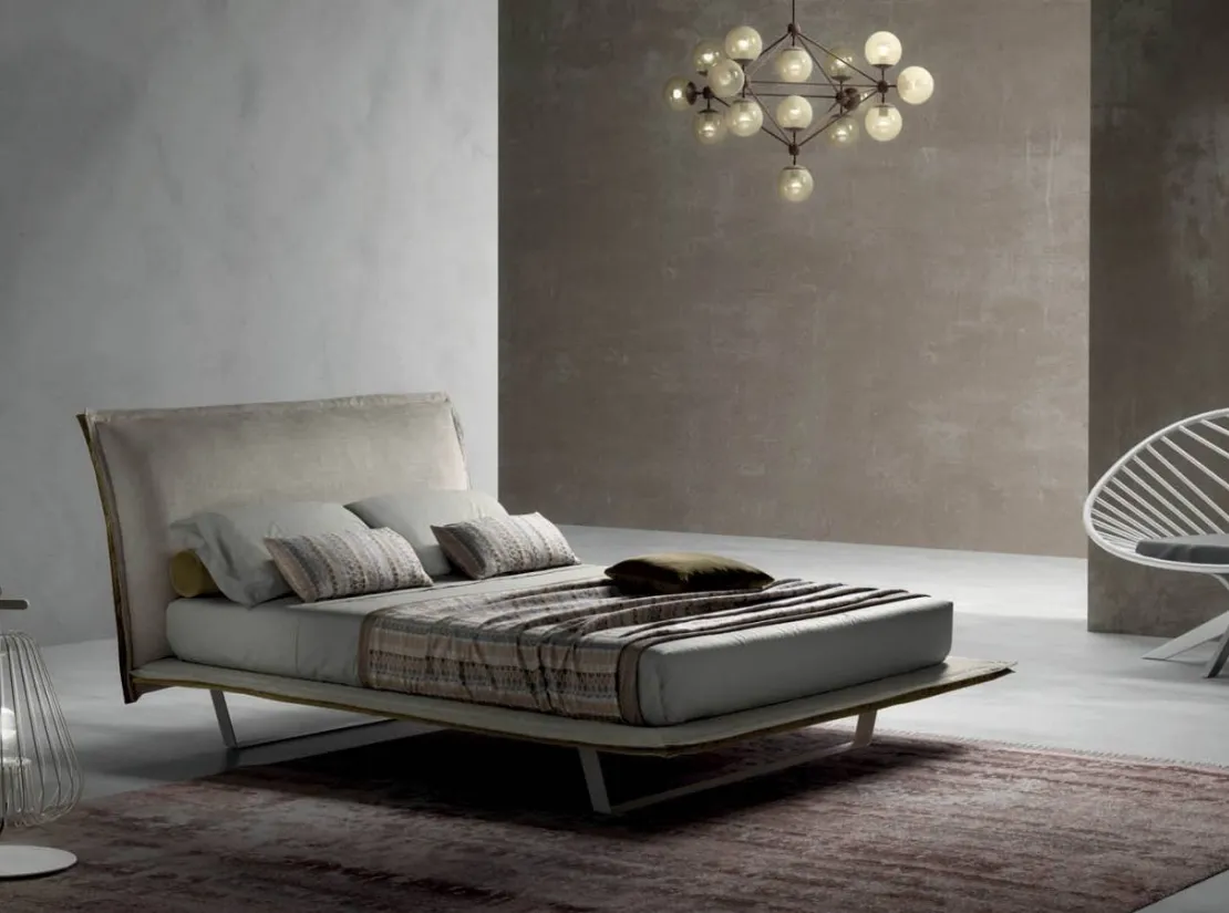 Letto con testiera in tessuto imbottito Honey di Bside