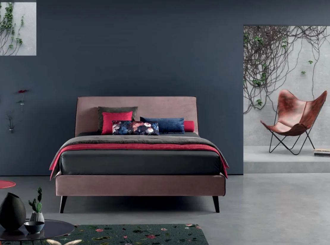 Letto con struttura in legno completamente imbottita e rivestita in tessuto Time di Bside